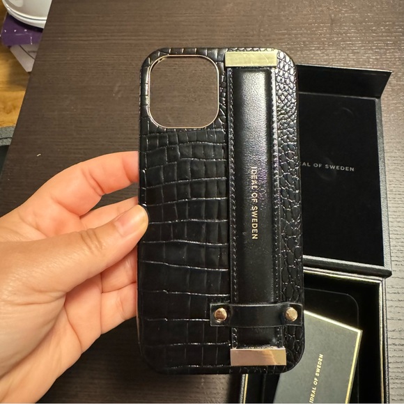 Statement Case 12 Pro Max Neo Noir Croco Strap Handle - Picture 10 of 11